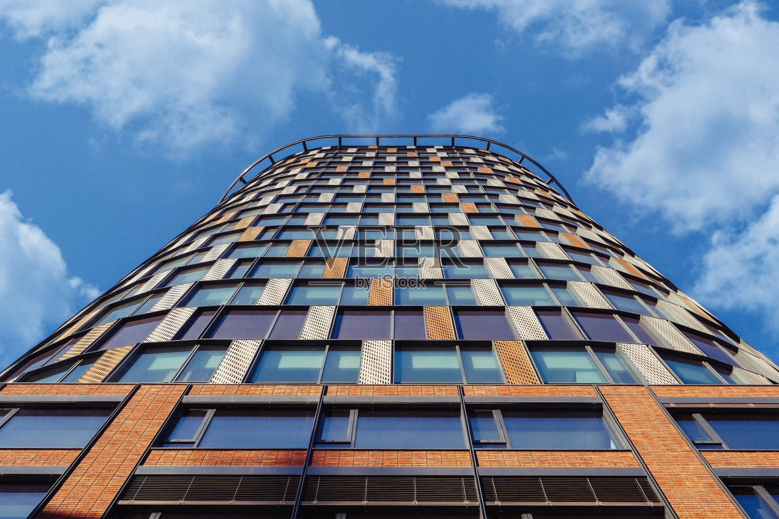 低视角双城大厦摩天办公楼采用矩形砖图案照片摄影图片