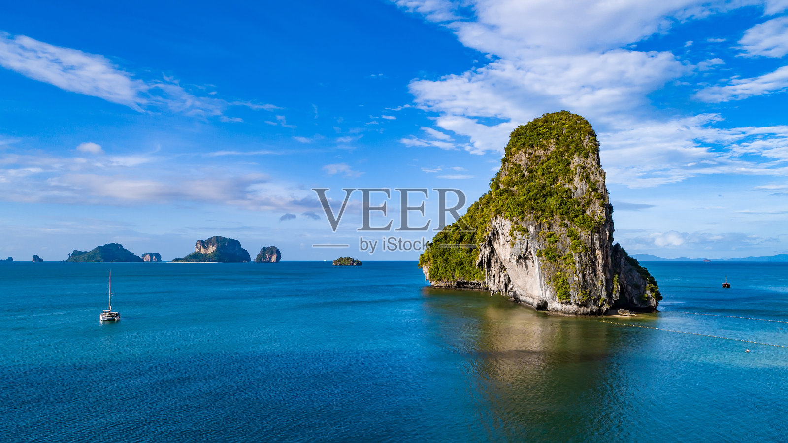 泰国甲米省的莱莱海滩，俯瞰热带莱莱和普拉纳海滩和安达曼海海岸线照片摄影图片