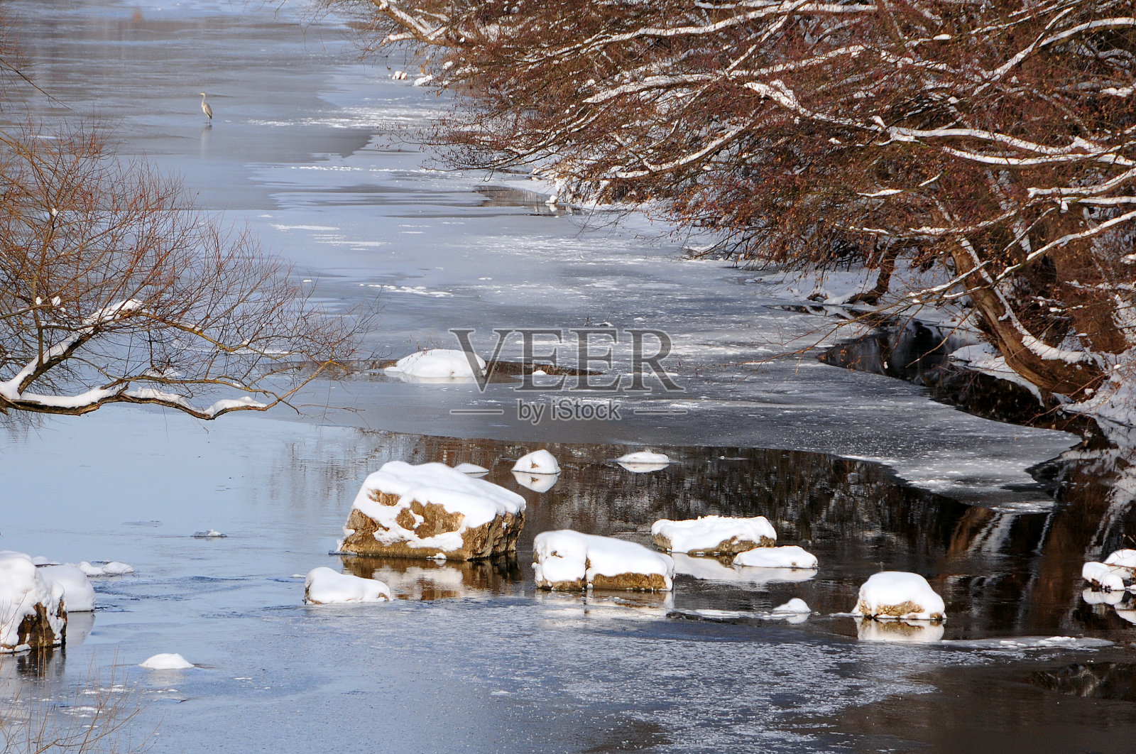 冬天的颜特拉河照片摄影图片