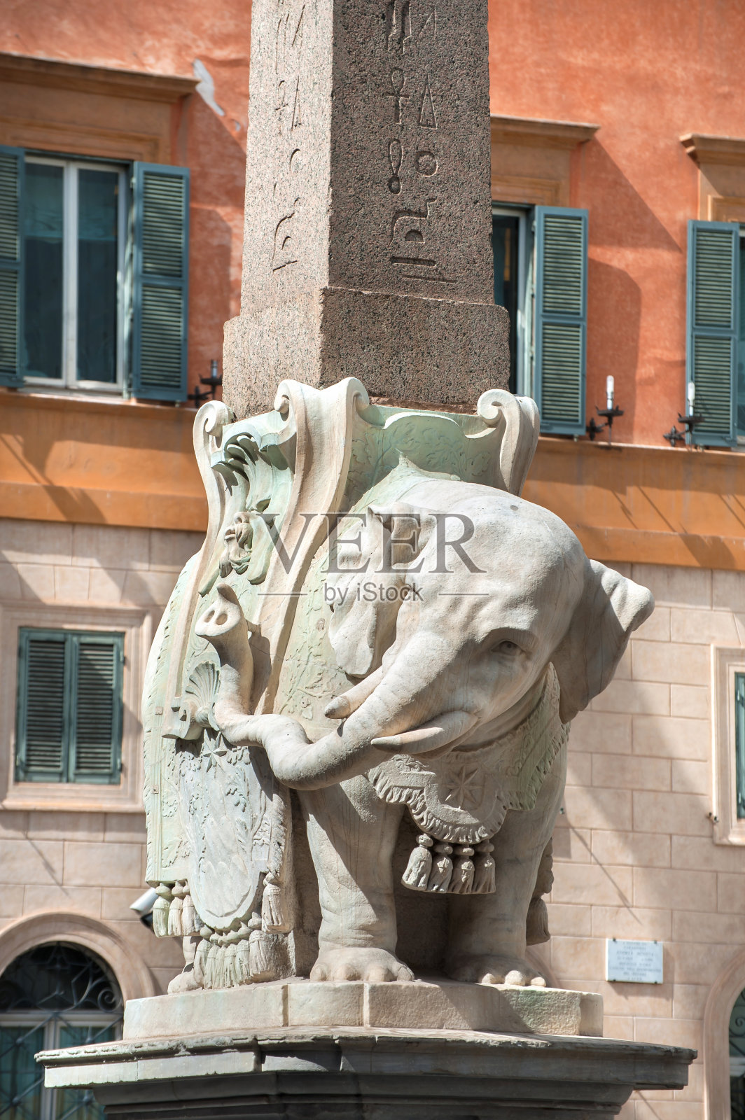 罗马密涅瓦广场上的大象和方尖碑照片摄影图片