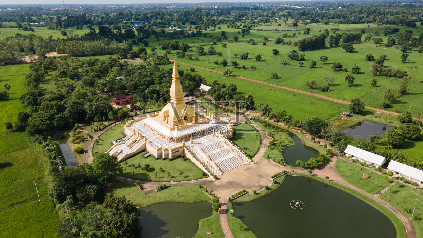 鸟瞰图金塔“Chedi Maha Mongkol Bua”在罗伊埃省，泰国照片摄影图片
