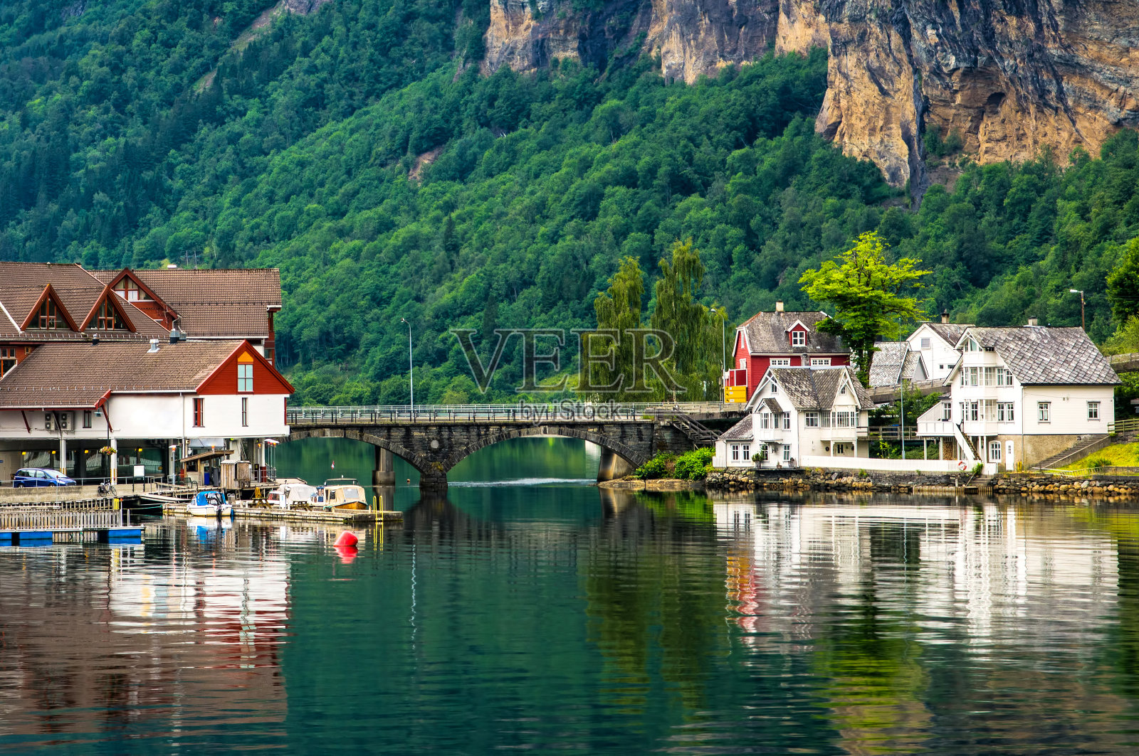 steindalsfossen附近的Norheimsund令人惊叹的景色。地点:Norheimsund, Hardangerfjord, Norway。艺术照片。美丽的世界。照片摄影图片