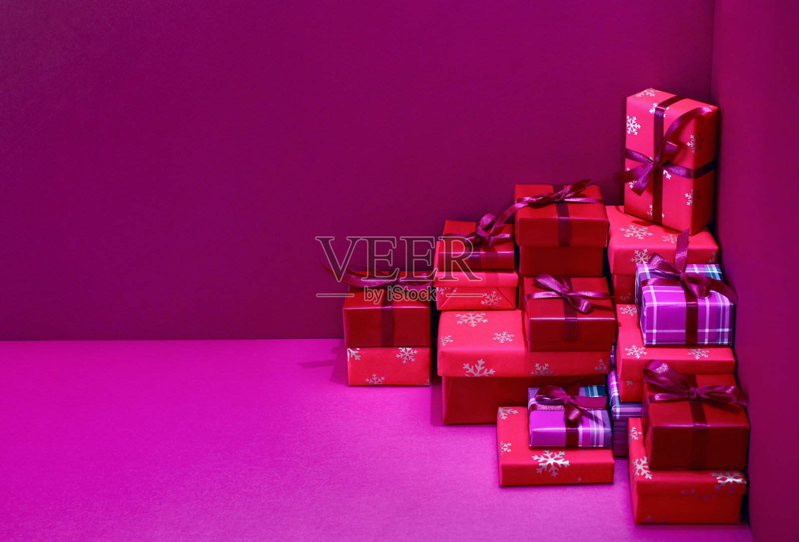 节日包装礼物盒，圣诞礼物和购物概念照片摄影图片