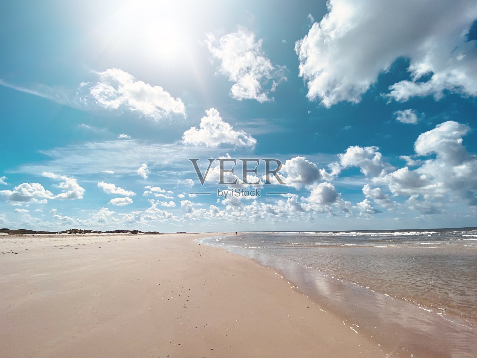 阳光明媚的阿姆鲁姆海滩照片摄影图片