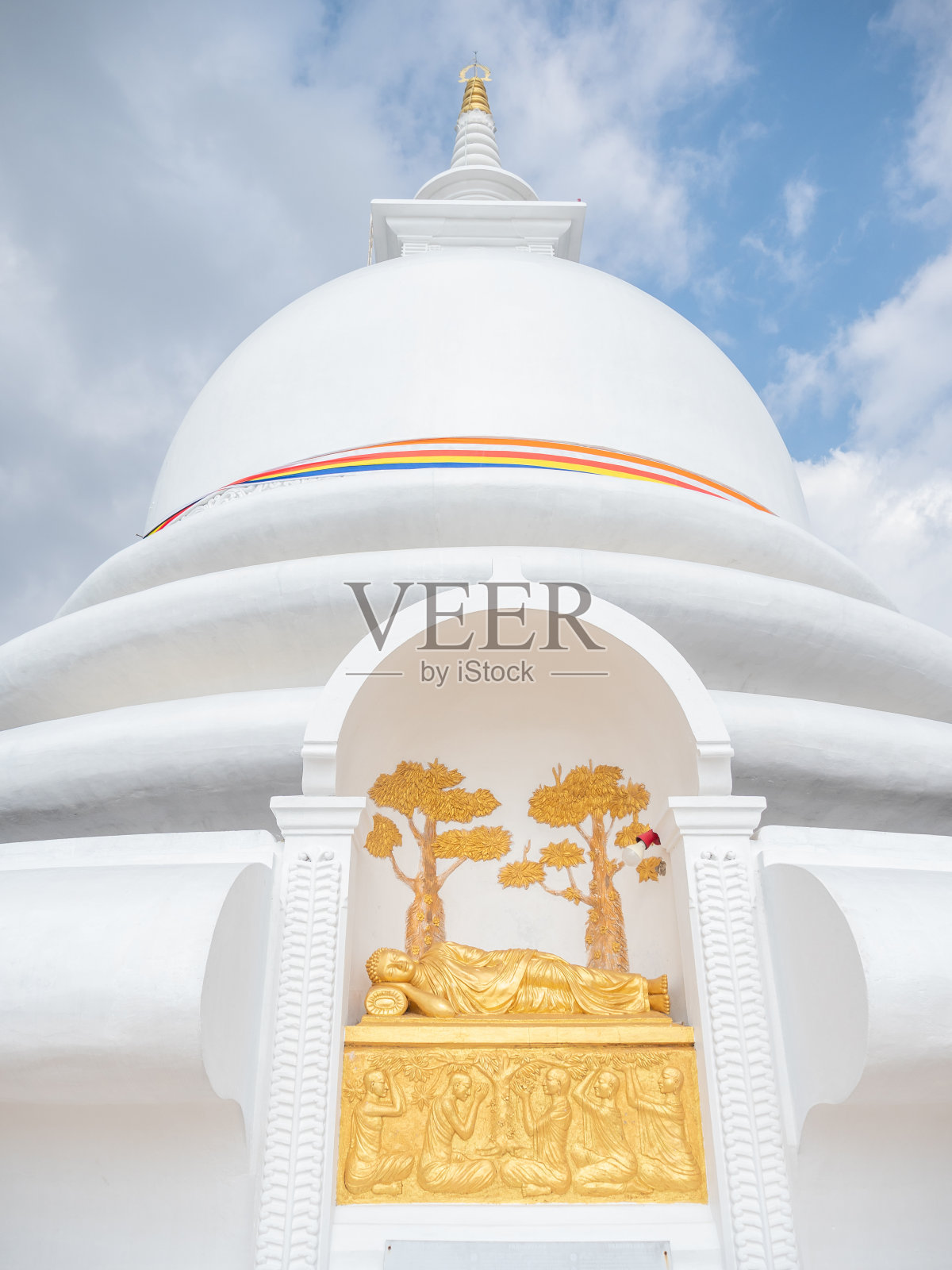 斯里兰卡南部加勒附近著名的安帕拉和平日本宝塔。照片摄影图片