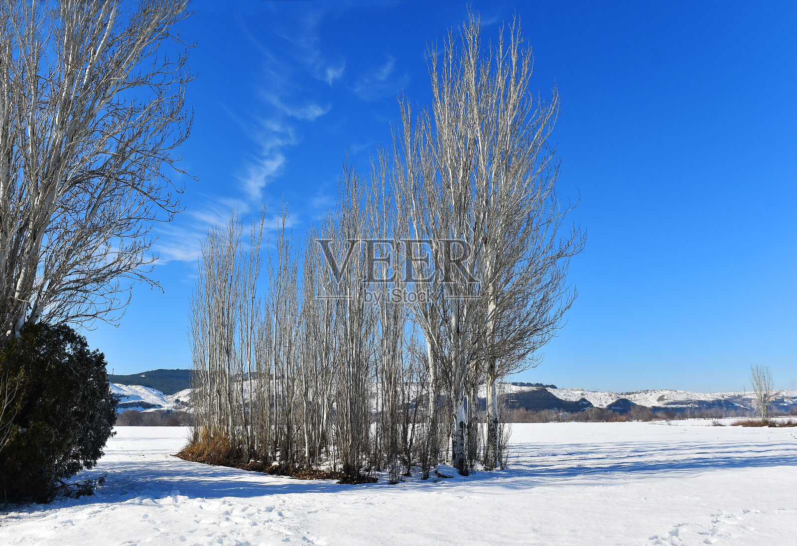 雪景和蓝天照片摄影图片