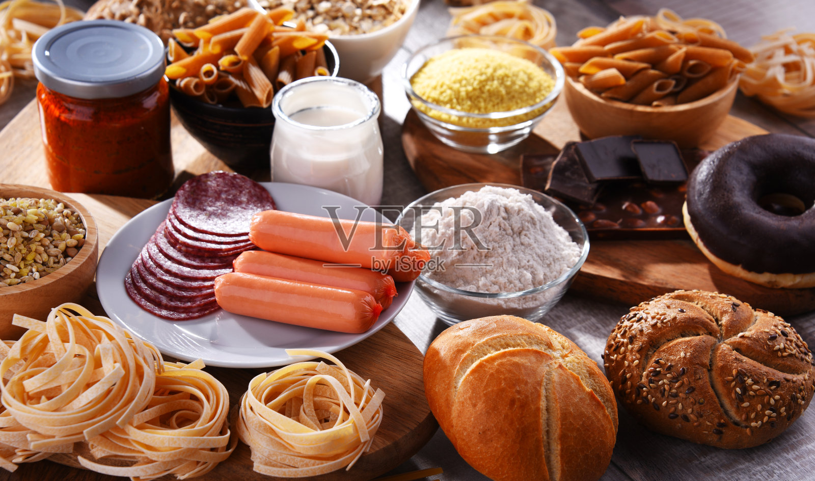 由多种含谷蛋白的食品组成照片摄影图片