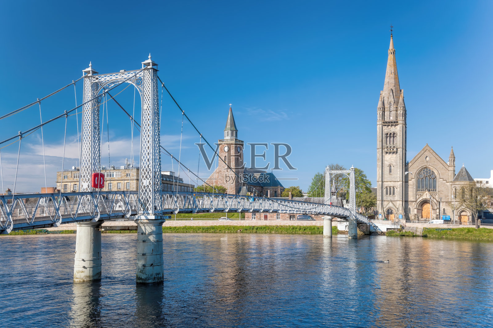 大不列颠及北爱尔兰联合王国苏格兰的因弗内斯市，内斯河大桥照片摄影图片
