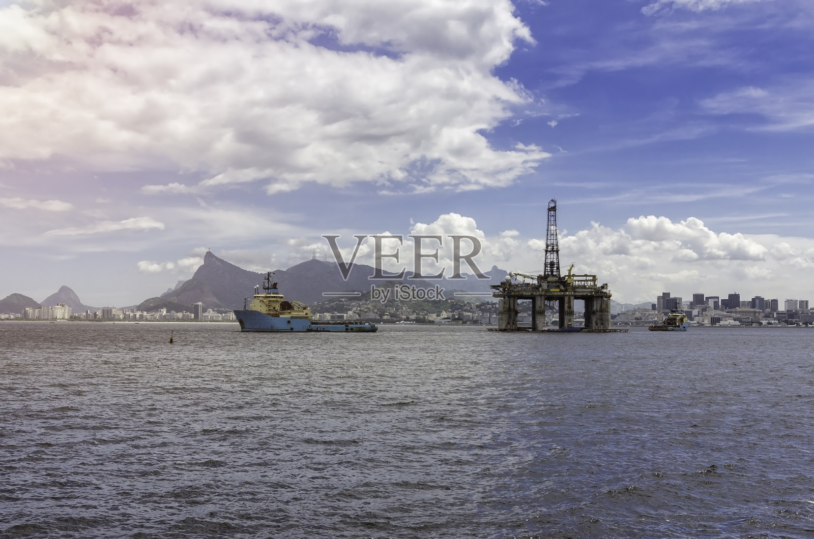 里约热内卢海岸的石油钻井平台照片摄影图片