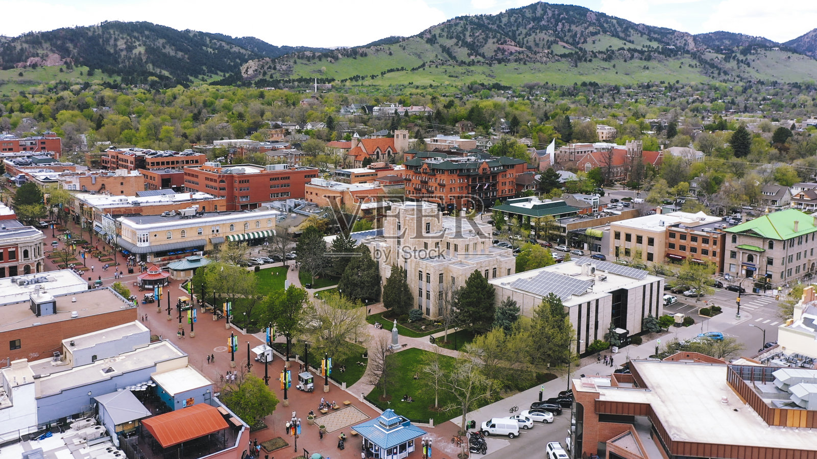 美国科罗拉多州博尔德珍珠街购物中心的鸟瞰图照片摄影图片
