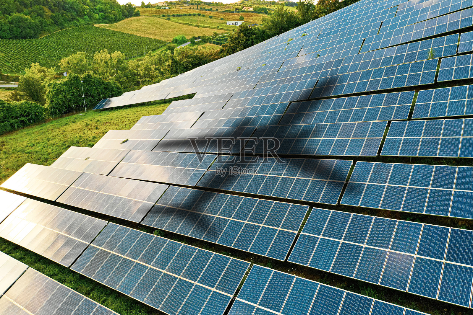 飞机形状的太阳能电池板照片摄影图片