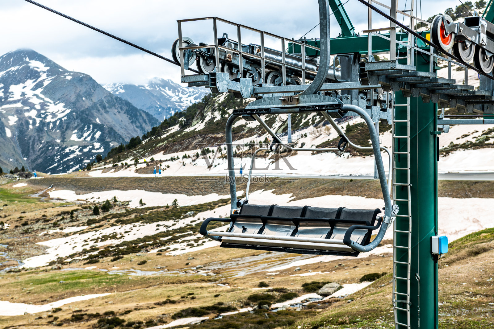 滑雪缆车的椅子照片摄影图片