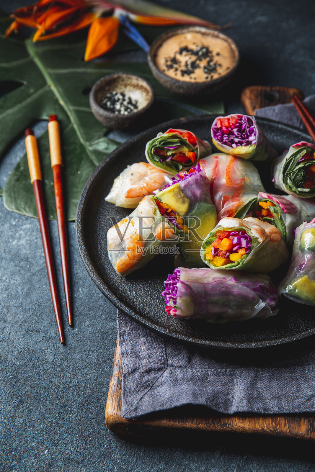 蔬菜虾春卷。越南菜照片摄影图片