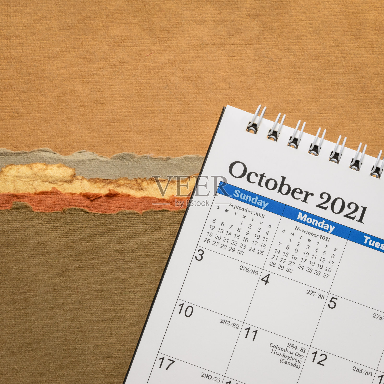 2021年10月-螺旋桌面日历照片摄影图片