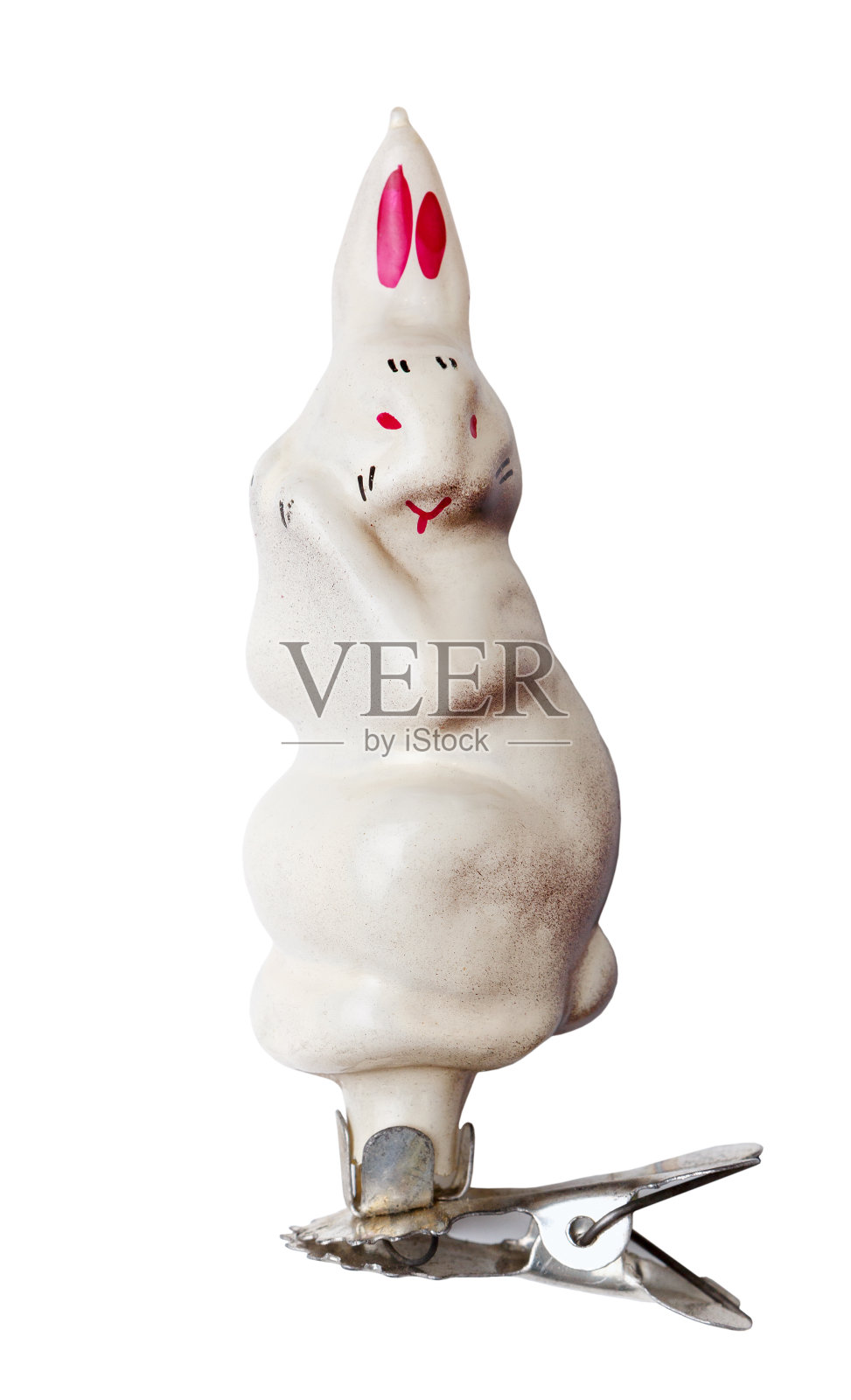 玻璃圣诞玩具的形式，一个白色的兔子，孤立在白色的背景。照片摄影图片