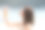 女人在海滩上喷洒面部喷雾，护肤理念素材图片