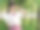 在阳光明媚的夏日森林里，美丽的中国女孩穿着白色衬衫和粉色裙子微笑，用剪刀手势做鬼脸，美丽，生活方式和夏天的概念。素材图片