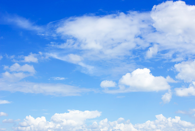 蓝天上的云朵图片下载